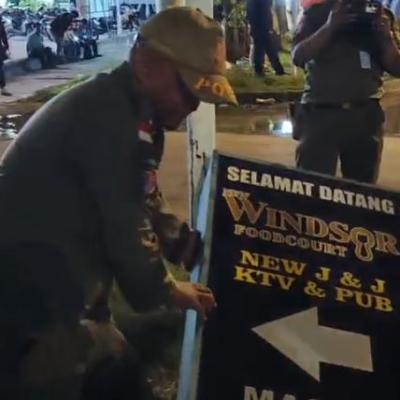 Pemkot Batam Tertibkan Ratusan Reklame Langgar Aturan