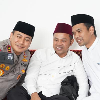 Kala Kapolda Riau Saling Berbalas Pantun dengan Ustaz Abdul Somad
