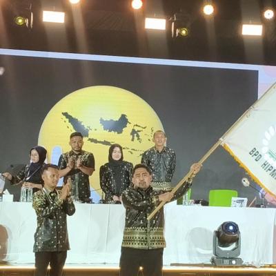 Tangis Haru Kibarkan Bendera Pataka, Migo Mufarta Aklamasi Pimpin HIPMI Riau 2025-2028
