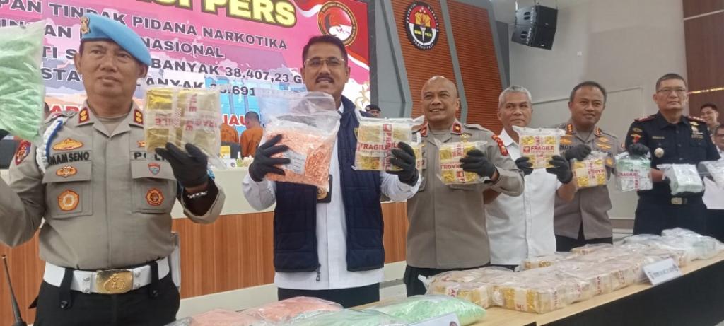 Polda Riau Bongkar Jaringan Narkoba  Internasional  35,6 Kg Sabu dan 35.432 Ekstasi Diamankan