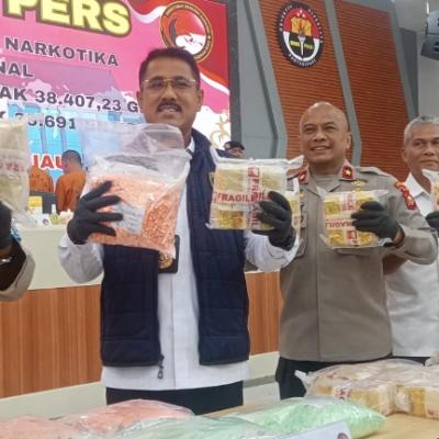 Polda Riau Bongkar Jaringan Narkoba  Internasional  35,6 Kg Sabu dan 35.432 Ekstasi Diamankan
