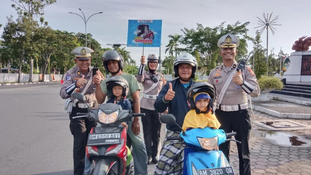 Ditlantas Polda Riau Gencarkan Kampanye Keselamatan di Kawasan Tugu Perjuangan Pekanbaru