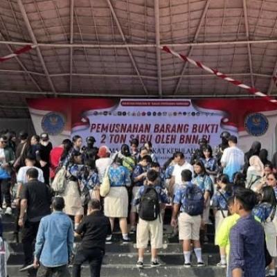 Menko Polkam Budi Gunawan Pimpin Pemusnahan 2 Ton Sabu di Batam