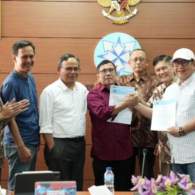 Disaksikan Dewan Pers, PWI Akhirnya Tandatangani Panitia Bersama Kongres Persatuan
