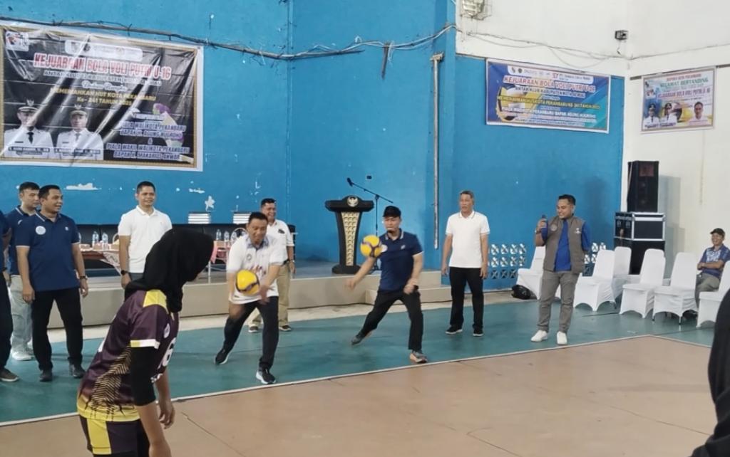 Wali Kota Pekanbaru Buka Kejuaraan Bola Voli Putri U-16 se- Riau