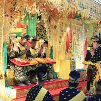 Ribuan Orang Saksikan Penabalan Gelar Adat Agung Nugroho - Markarius di LAMR Pekanbaru