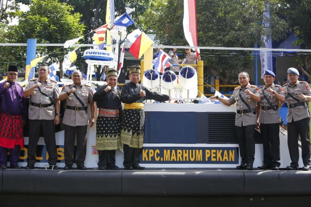 Sentuhan Budaya dalam Inovasi Polri, Kapolda Riau Resmikan Kapal Patroli 'Marhum Pekan'