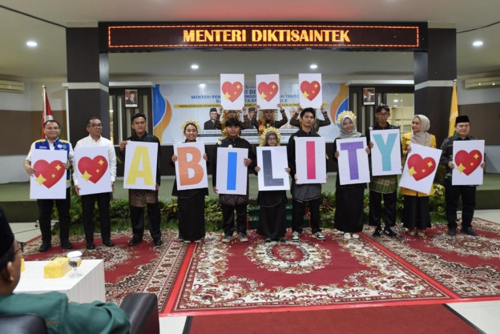 Mendiktisaintek dan Komisi X Apresiasi Pendidikan Disabilitas di Unilak