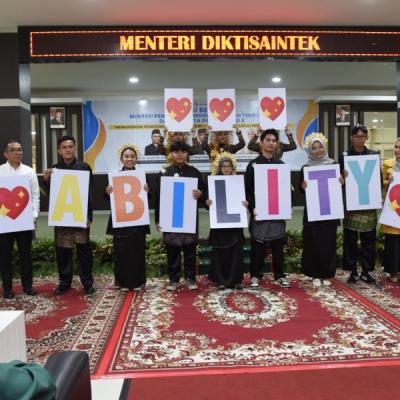 Mendiktisaintek dan Komisi X Apresiasi Pendidikan Disabilitas di Unilak
