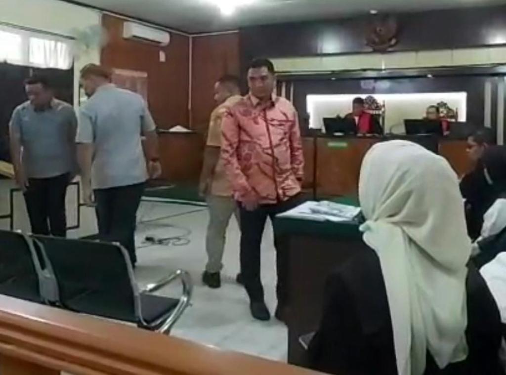 Hakim Marahi Zulhelmi Beri Tas Mahal Untuk Risnandar, Kalau Untuk Anak Sekolah Miskin Bisa Dapat Banyak