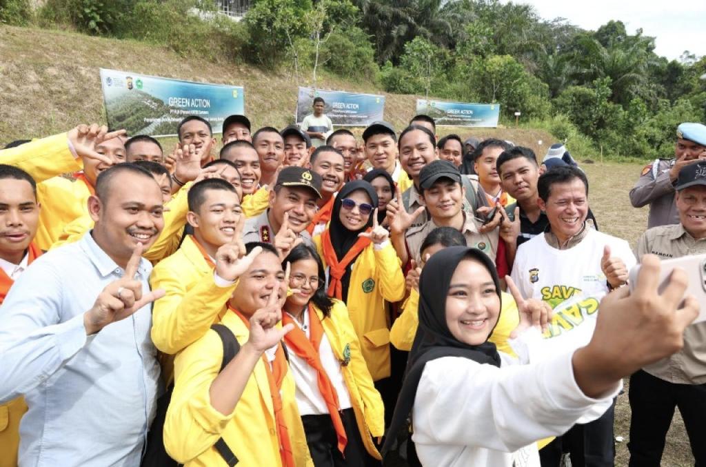 Kapolda Riau Hadiri 'Green Action' Penanaman 300 Pohon di Kampus Unilak