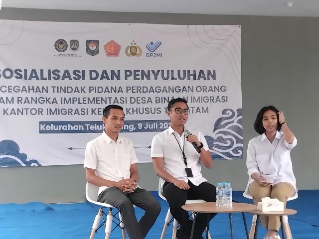 Sehari Imigrasi Batam bersama KSP Keliling, Mulai dari Tanam Jagung Hingga Pemaparan TPPO