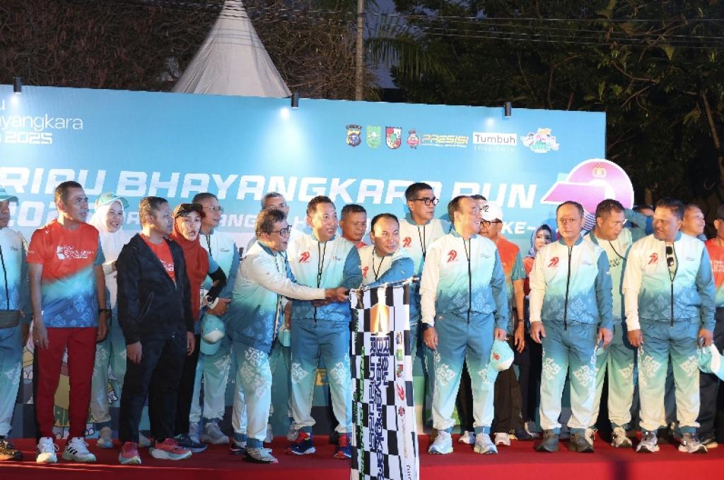 Diikuti 13.079 Pelari, Kapolri Lepas Riau Bhayangkara Run 2025