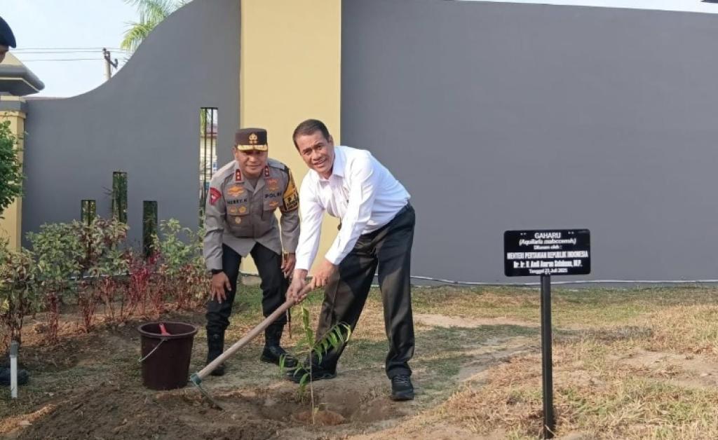 Menteri Pertanian Apresiasi Program Tanam Pohon Polda Riau