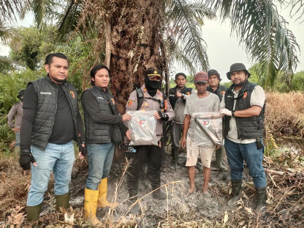 Bikin Satu Hektar Lahan di Rohil Terbakar Akibat Buang Puntung Rokok, Pria Paruh Baya Ditangkap Polisi