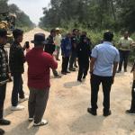 Dorong Perekonomian Masyarakat PT Arara Abadi Bantu Perbaikan Jalan Lintas Sungai Mandau - Perawang