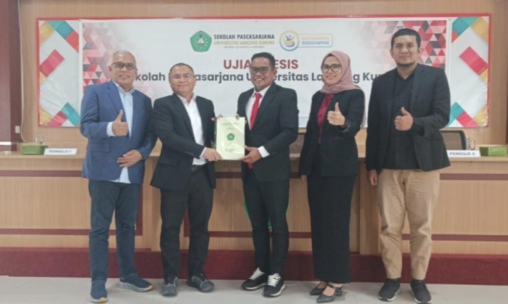 Bupati Zukri Raih Gelar Magister Manajemen dari sekolah Pascasarjana Unilak