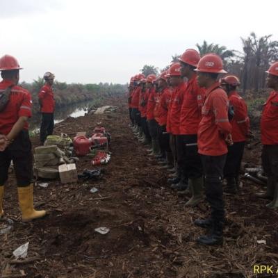 PT Arara Abadi Turunkan Tim RPK Bantu Padamkan Karhutla di Rohil dan Rohul Provinsi Riau