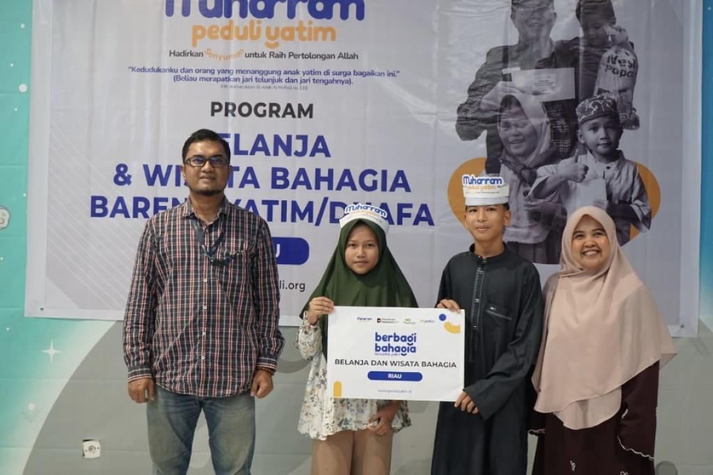PT. Pegadaian Cabang Syariah Subrantas dan DT Peduli Riau Selenggarakan Program Belanja dan Wisata Bahagia Bareng Yatim & Dhuafa