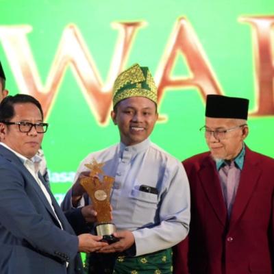 Gubri Abdul Wahid Terima Penghargaan BWI Awards 2025 Kategori Indeks Wakaf Nasional Tertinggi