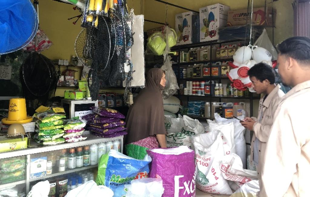 Mahasiswa KKN MAs 2025 Bikin UMKM Desa Langkai Go Digital, Pelaku Usaha Lokal Antusias