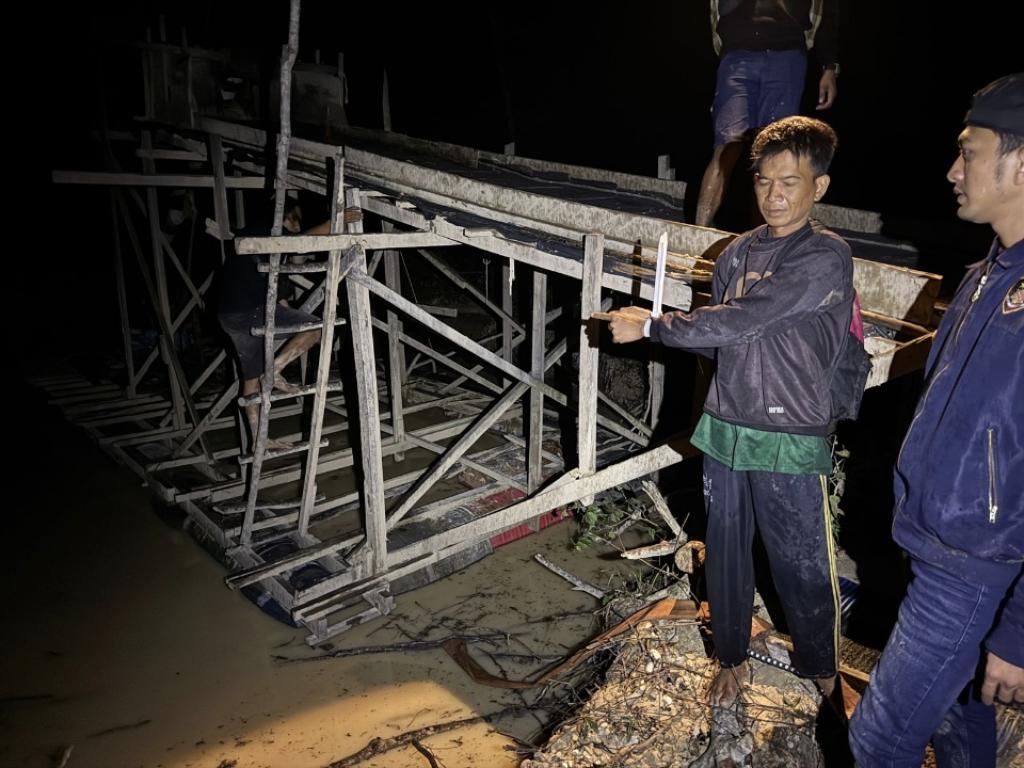 Jalan Kaki 6 Kilometer, Polisi Berhasil Ringkus Penambang Emas Ilegal di Kuansing