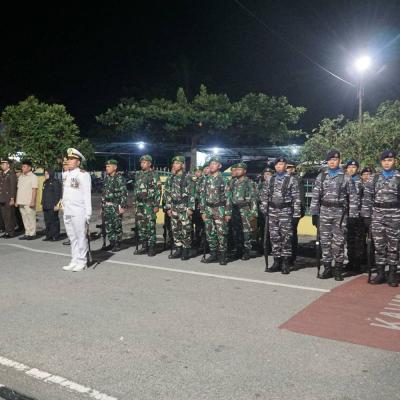 Berjalan Khidmat, Danposal Siak Letda Laut (P) Arisman Jadi Komandan Upacara Saat Renungan Suci Jelang Peringatan Proklamasi Kemerdekaan RI ke 80