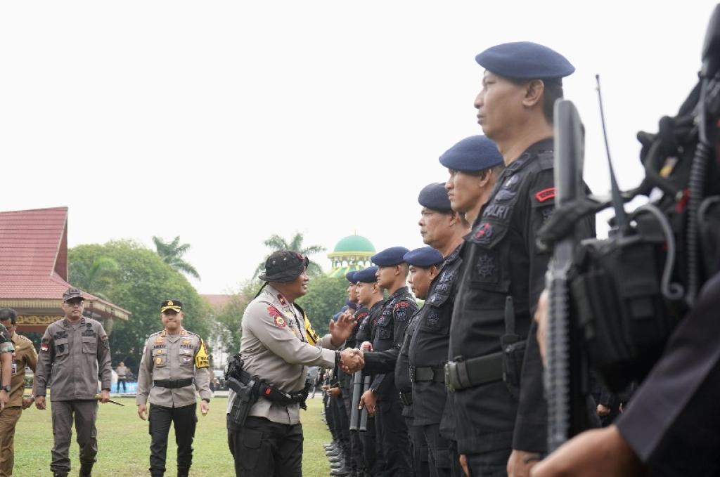 Wakapolda Riau Pimpin Apel Pengamanan Festival Pacu Jalur, Tekankan Pelayanan Humanis
