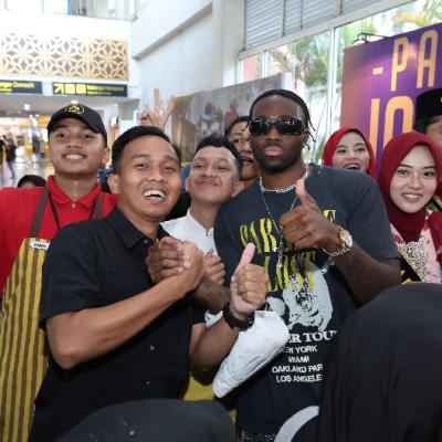 Rapper Melly Mike Tiba di Riau, Siap Tampil di Pacu Jalur!
