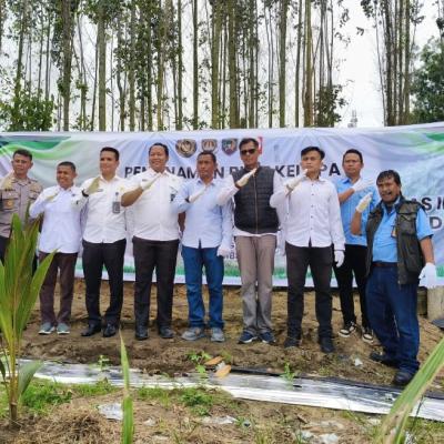 Dukung Ketahanan Pangan Nasional, Imigrasi dan Rutan Kelas IIB Siak Tanam 500 Bibit Kelapa di lahan PPKM Perawang