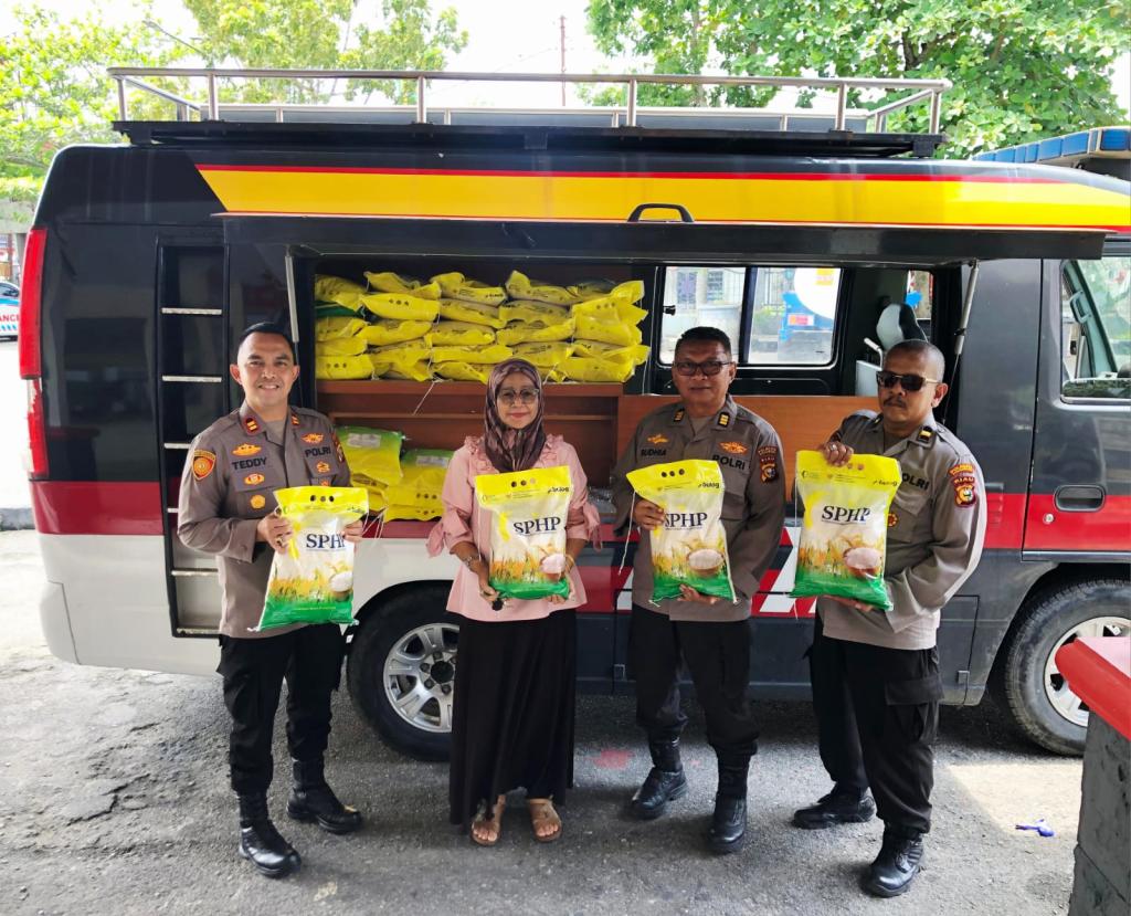 Luar Biasa, 2 Ton Beras Ludes di Beli Masyarakat, Saat Polsek Kawasan Pelabuhan Pekanbaru Gelar Gerakan Pangan Murah