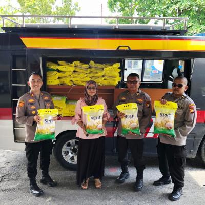 Luar Biasa, 2 Ton Beras Ludes di Beli Masyarakat, Saat Polsek Kawasan Pelabuhan Pekanbaru Gelar Gerakan Pangan Murah