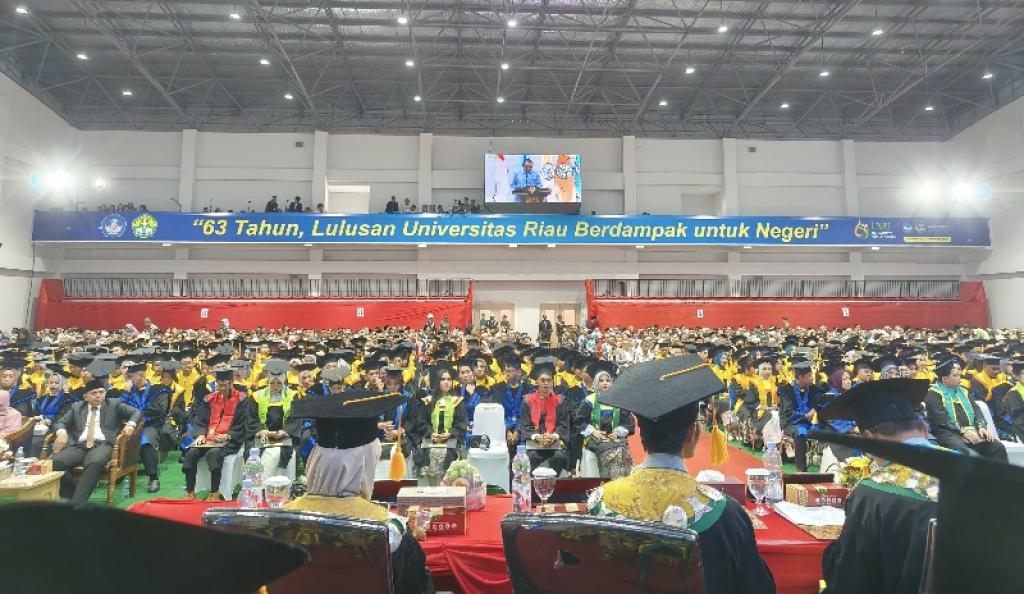 Unri Kukuhkan 3.057 Wisudawan, Rektor: Wujudkan Kampus Berdaya Saing Global