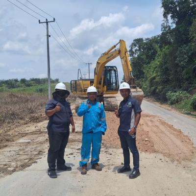 Untuk Ketiga Kalinya PT ATM Bantu Warga Timbun Jalan Berlobang, Kali Ini Berkolaborasi Dengan PT Medco