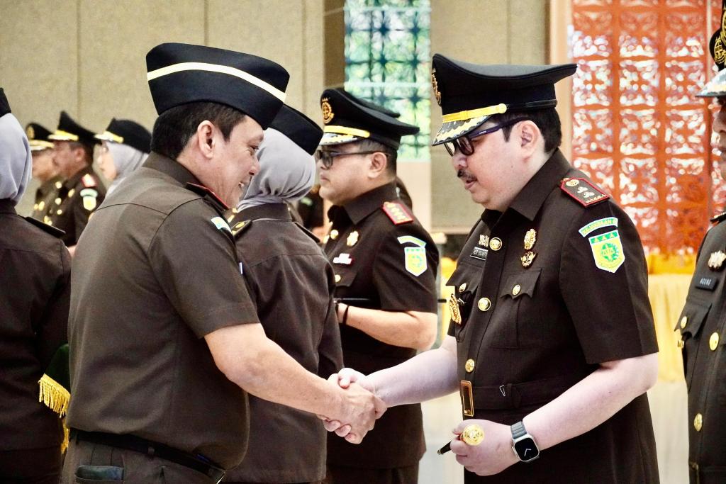 Upacara Pelantikan Pejabat Eselon II dan Eselon III di Lingkungan Kejaksaan Tinggi Riau, Heri Yulianto, S.H., M.H Resmi Dilantik Sebagai Kajari Siak