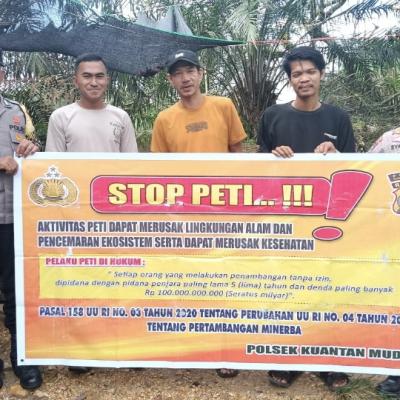 Polres Kuantan Singingi Gencarkan Penyuluhan dan Pemasangan Poster Larangan PETI