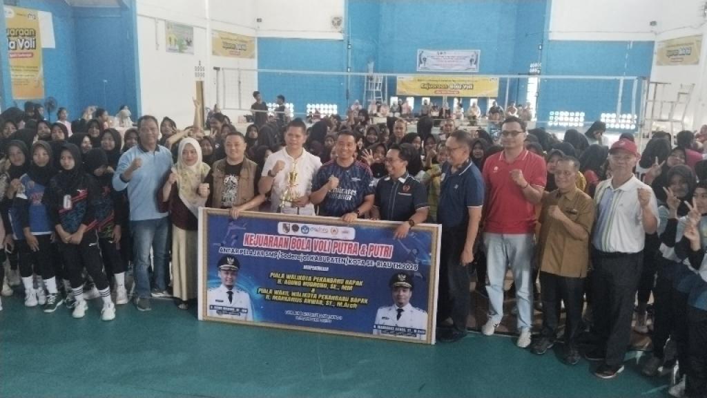 Diikuti 38 Tim se-Riau, Wakil Walikota Pekanbaru Buka Kejuaraan Bola Voli Antar SLTP
