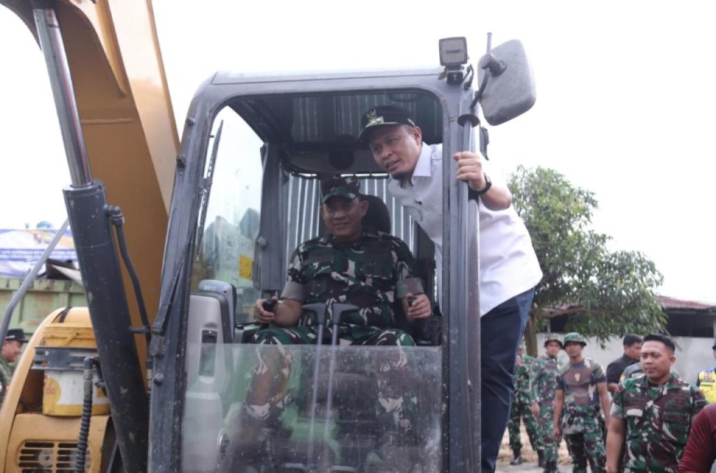 Danrem 031/Wira Bima Apresiasi Wali Kota Pekanbaru Bangun Kembali Rumah Anggota TNI Korban Kebakaran