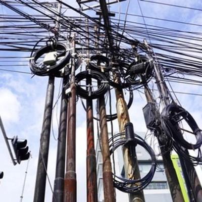 Apjatel Riau Sebut Kabel dan Tiang Fiber Optik Liar Rusak Estetika Kota dan Bahayakan Warga