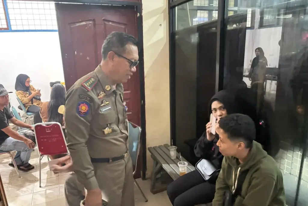 Razia Rumah Kos di Teluk Binjai, Satpol PP Dumai Temukan Penghuni Konsumsi Narkoba Hingga Aktivitas Mesum