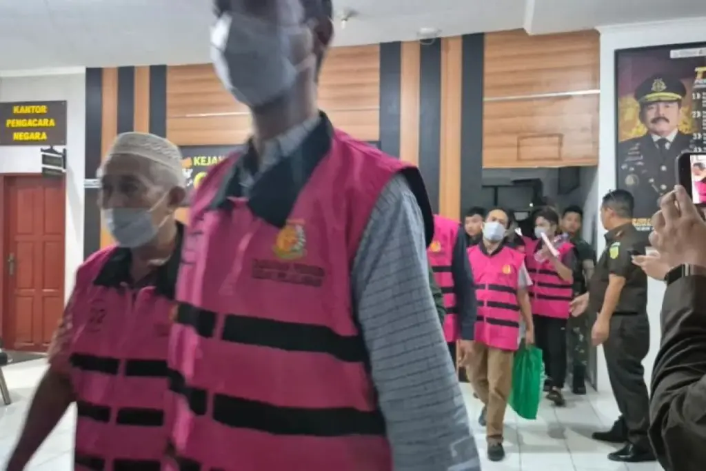 Kejari Pelalawan Tahan 6 ASN Terlibat Korupsi Penyaluran Pupuk Subsidi