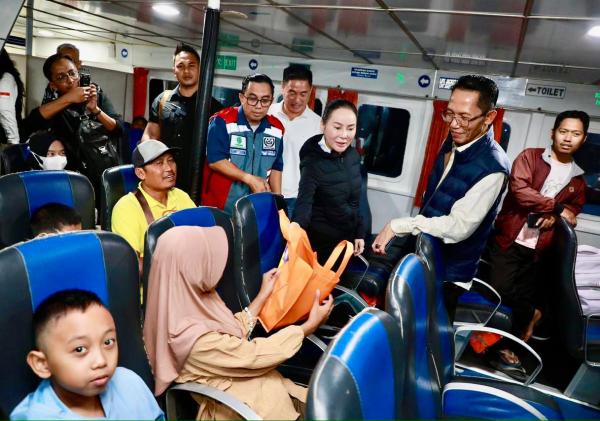 Pantau Mudik di Sekupang, Amsakar Minta Kapal Tidak Angkut Penumpang Berlebih