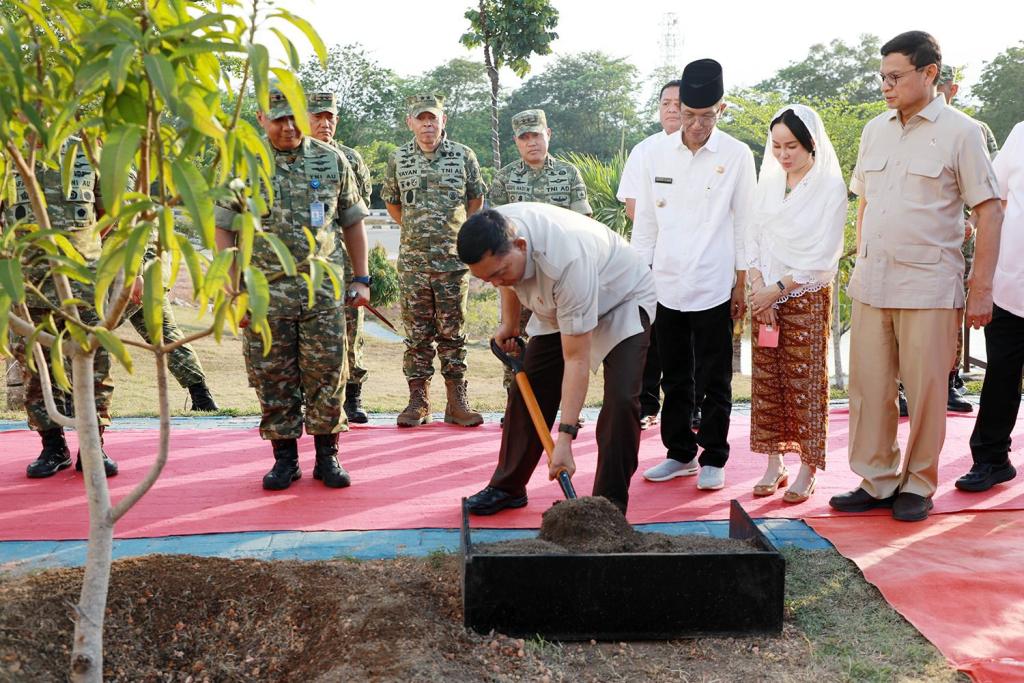 Wali Kota Batam Dampingi Menhan Resmikan Masjid Bintang Amin Angkasa