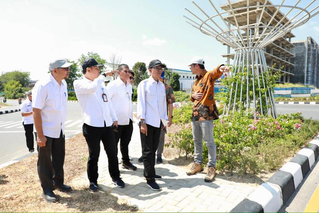 Hari Pertama Kerja, Amsakar Cek Progres Taman dan Drainase di Sejumlah Titik Kota