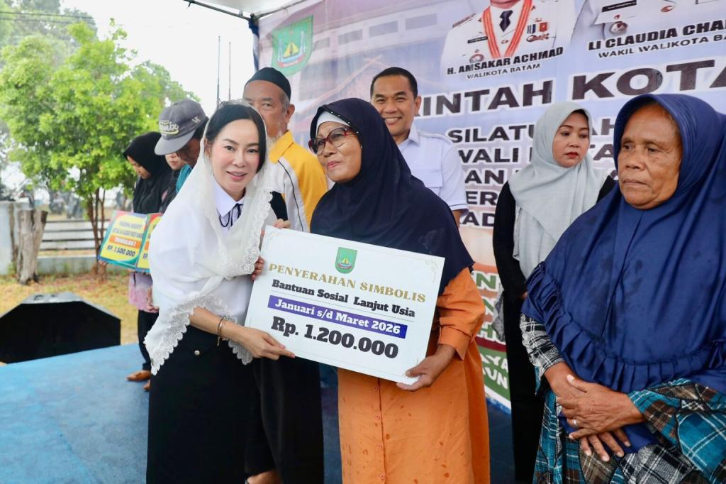 Wakil Wali Kota Batam Salurkan Bantuan Lansia, Nilai Bantuan Naik Rp400 Ribu per Bulan