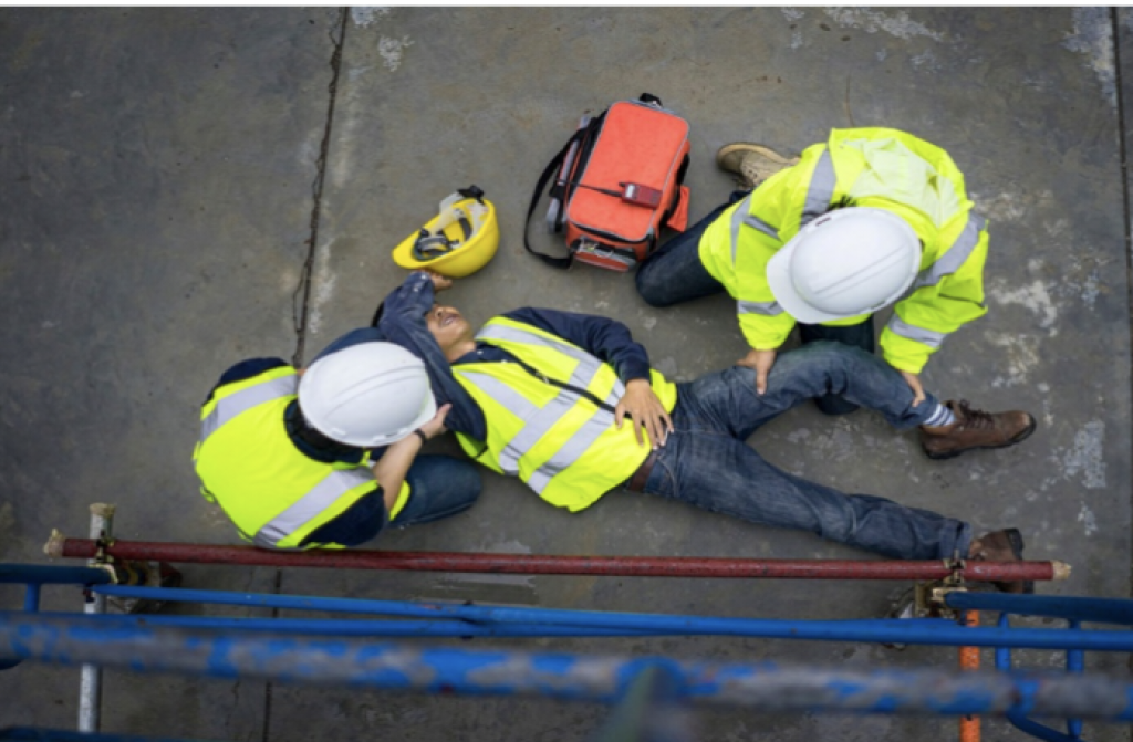 Lift Barang Anjlok di Proyek RS Santa Maria Pekanbaru, Tiga Pekerja Luka Berat