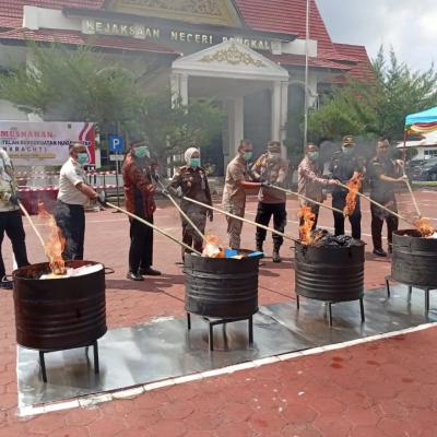 Didominasi Kasus Narkotika, Kejari Bengkalis Musnahkan Ratusan Barang Bukti