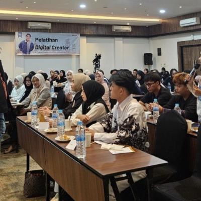 Berbicara di Depan Content Creator, Teguh Santosa Bandingkan Empat Pemimpin Besar Indonesia