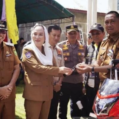 Pemkab Natuna Serahkan Kendaraan Pemadam untuk Pulau Laut