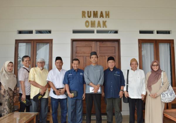Silaturahmi dengan Panitia HUT JMSI, UAS: Media Berperan Besar Cerahkan Umat